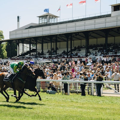COLOGNE, GERMANY - JUNE 16, 2022: : Horseracing Feiertags-Renntag Jubiläumspreis during sunny weather. Copyright: xVITALIIxKLIUIEVx