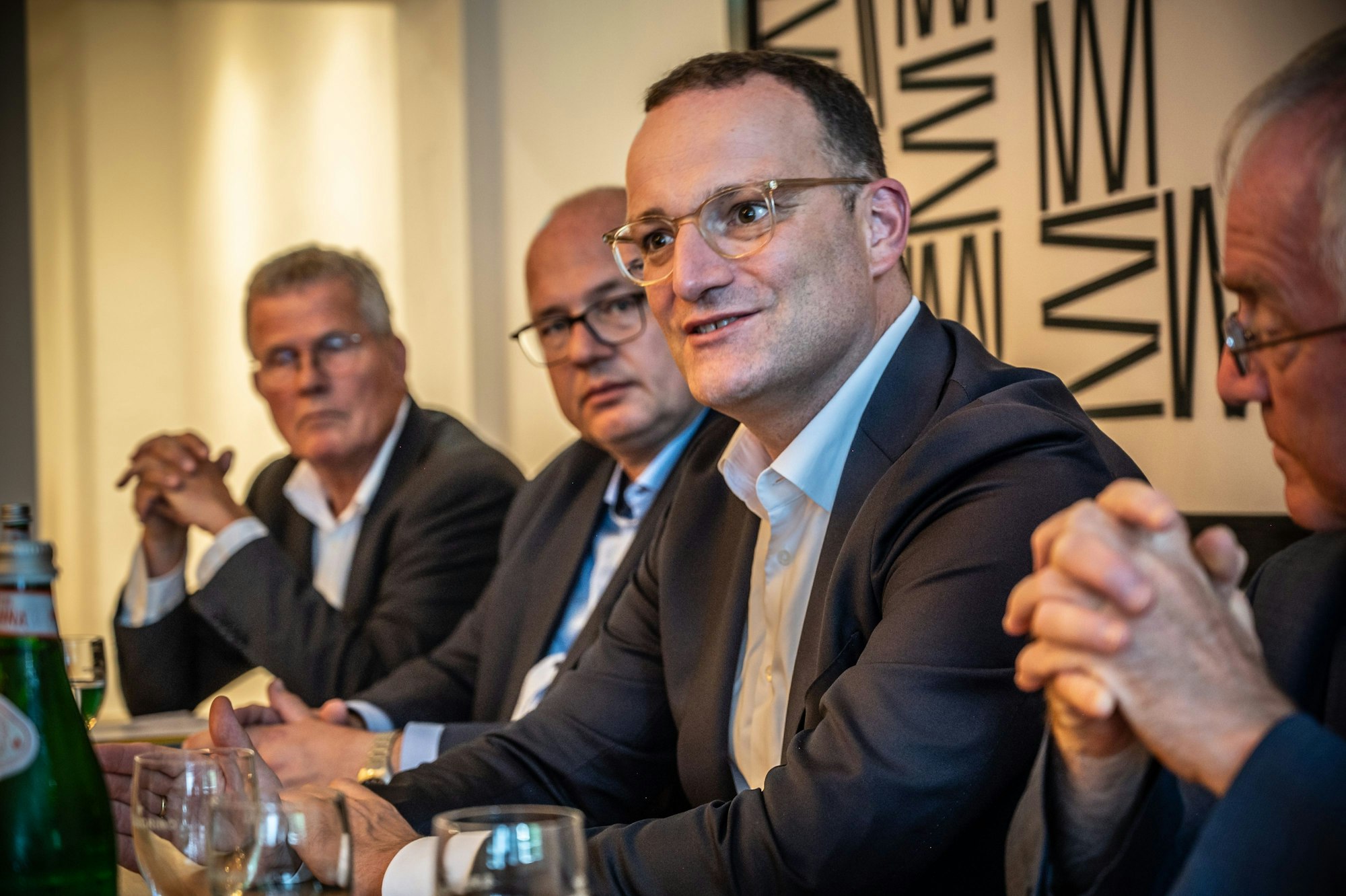 Jens Spahn kam nach Lützenkirchen ins Restaurant Nero, um seinem Parteifreund Stefan Hebbel im Wahlkampf zu helfen. Bild: Ralf Krieger