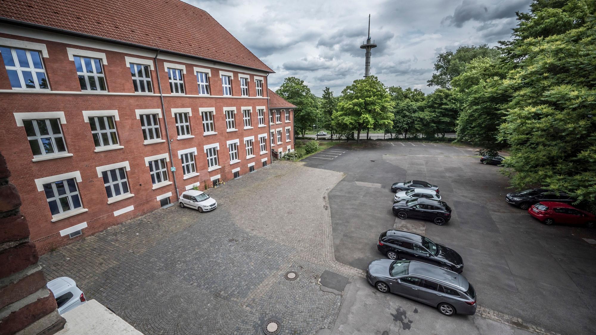 Der Parkplatz hinter der Musikschule