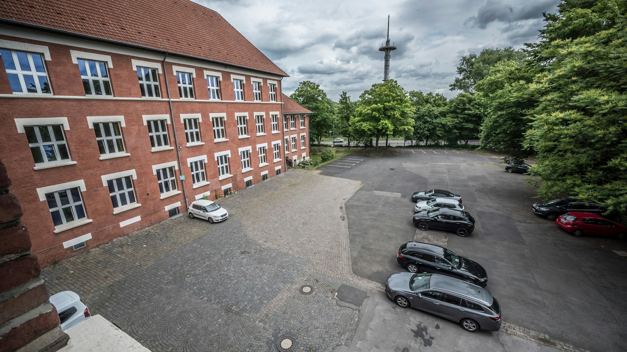 Der Parkplatz hinter der Musikschule
