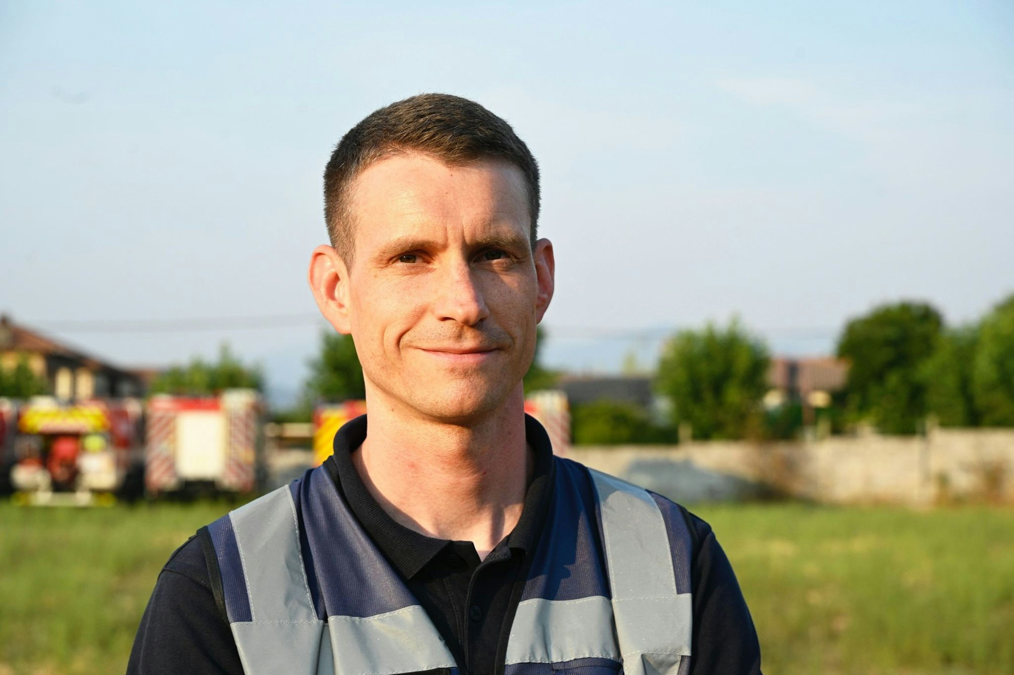 Einsatzkräfte der Feuerwehr aus Nordrhein-Westfalen und Niedersachsen schlagen in der Region Extremadura ihr Camp auf.