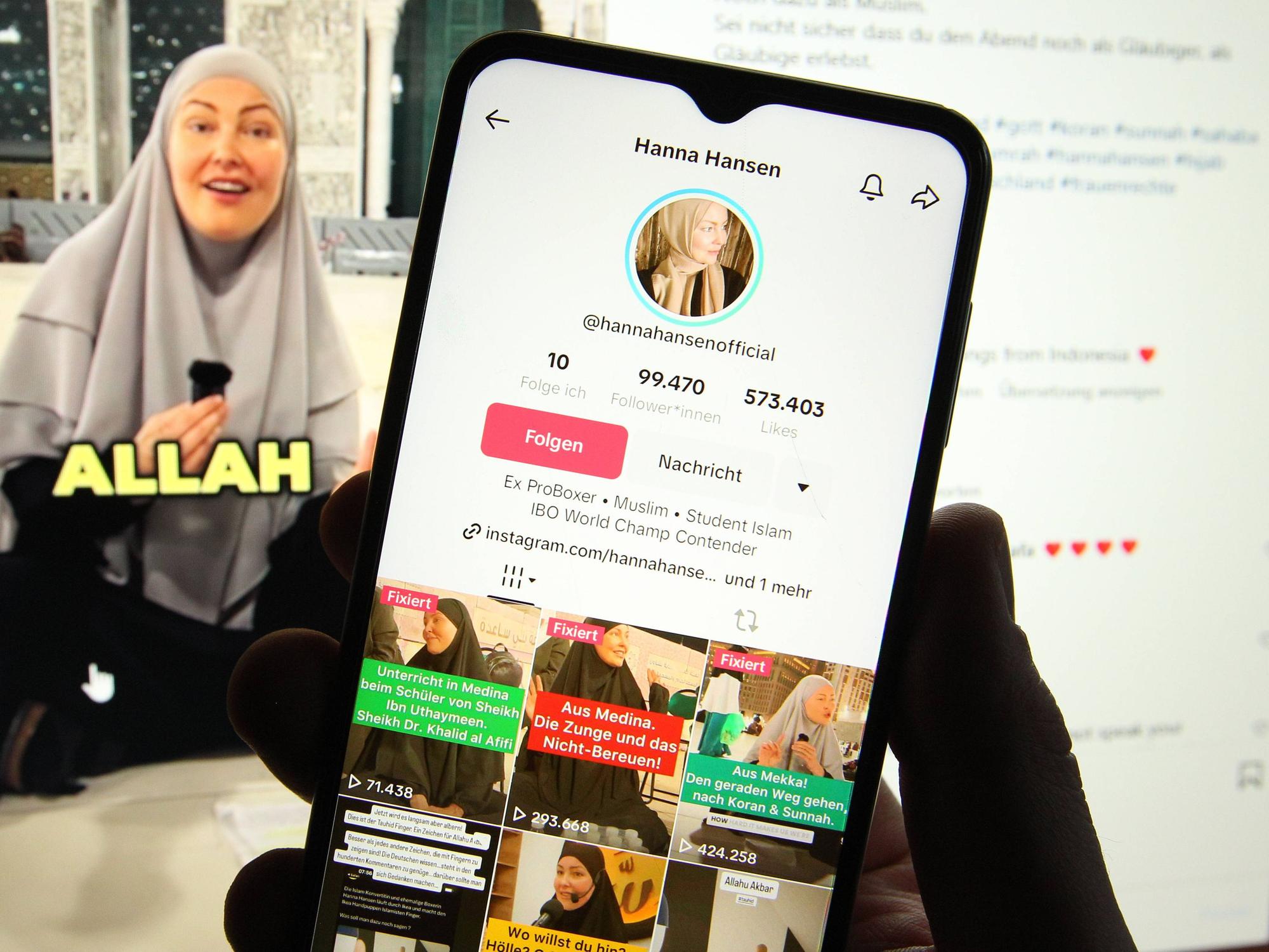 Die Kölner Polizei hat die Wohnung der salafistischen Top-Influencerin Hanna Hansen durchsucht. Das Archivbild zeigt den TikTok-Account von Hansen.