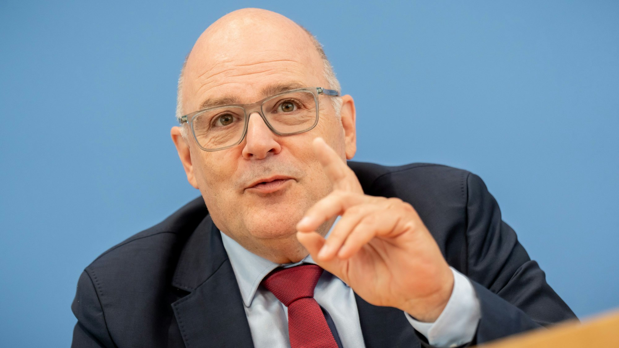 Der Geschäftsführer der Bundesvereinigung der Deutschen Arbeitgeberverbände, Steffen Kampeter (CDU), fordert eine Kontaktgebühr bei Arztbesuchen. (Archivbild)