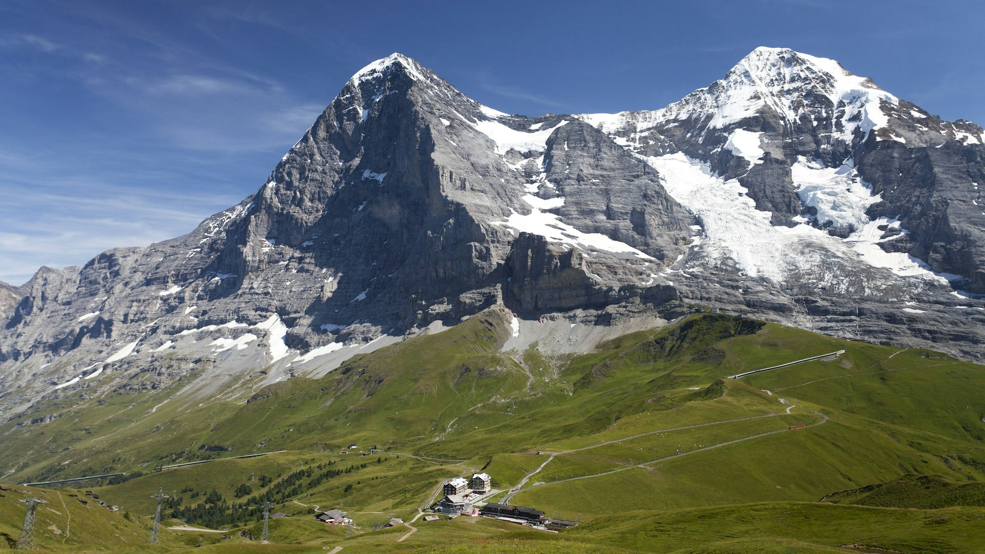 Blick vom Berner Oberland auf Eiger und Mönch bei Grindelwald.