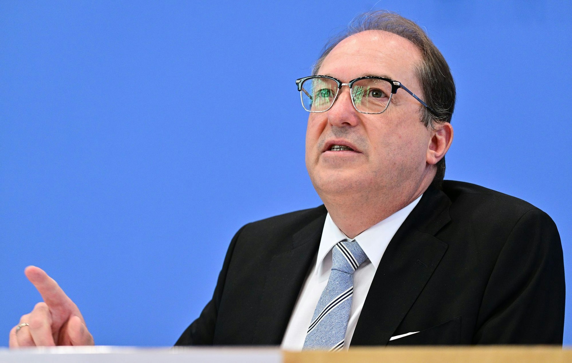 Bundesinnenminister Alexander Dobrindt (CSU) will die angekündigte Speicherpflicht für IP-Adressen zügig umsetzen.