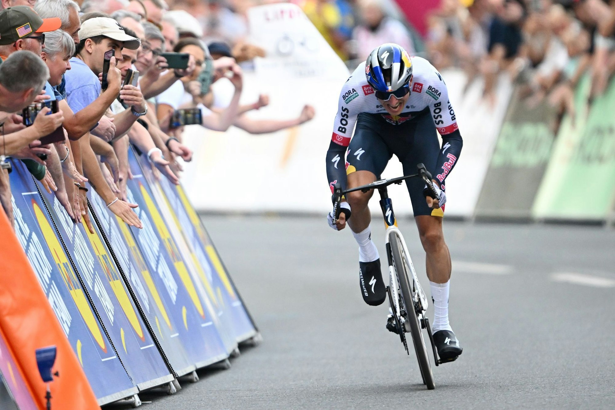 Florian Lipowitz begeistert bei der Deutschland Tour die Massen.