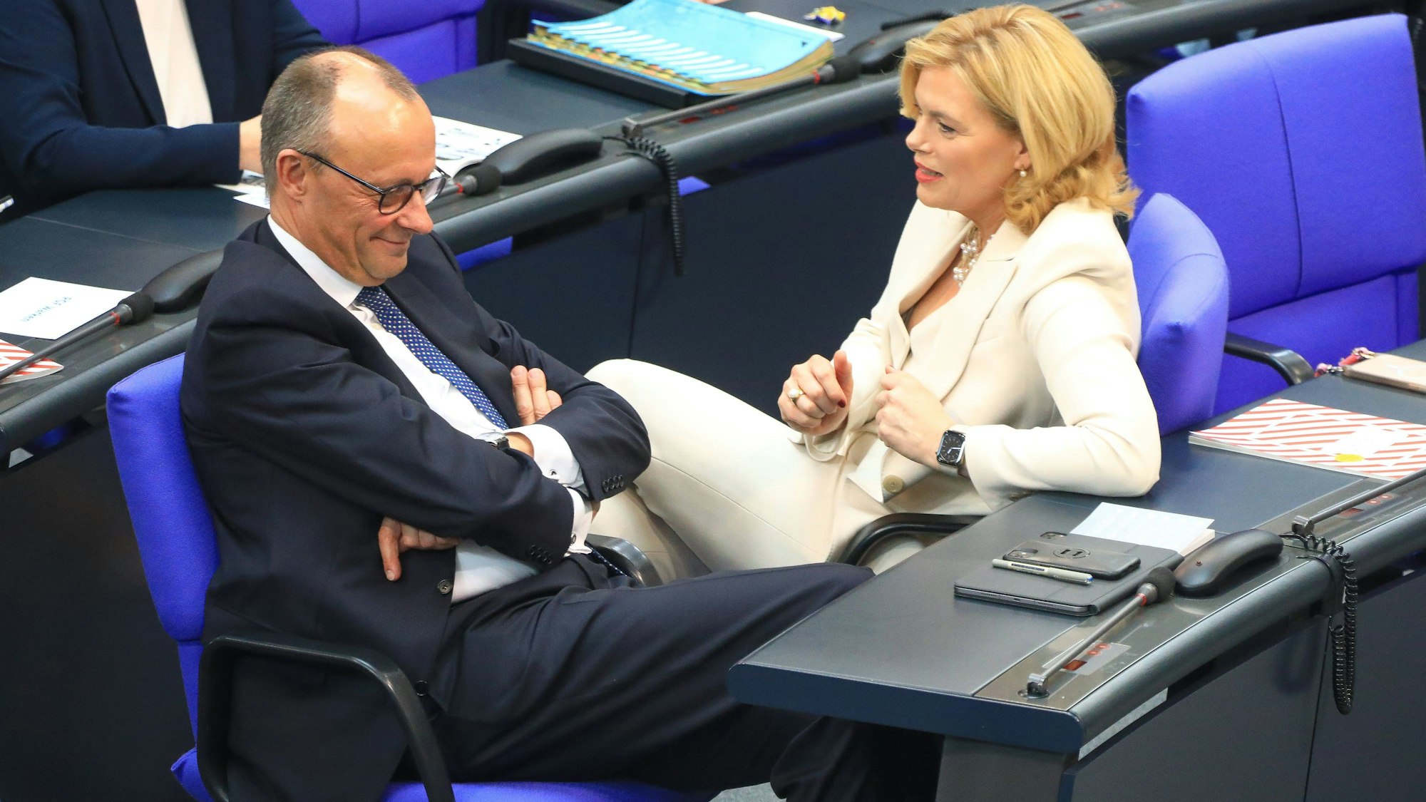 Friedrich Merz und Julia Klöckner im Bundestag.