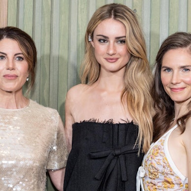 Monica Lewinsky, Grace Van Patten – die in der Hulu-Serie „The Twisted Tale of Amanda Knox“ die Hauptrolle spielt – und Amanda Knox bei der Premiere in der New York Historical Society.