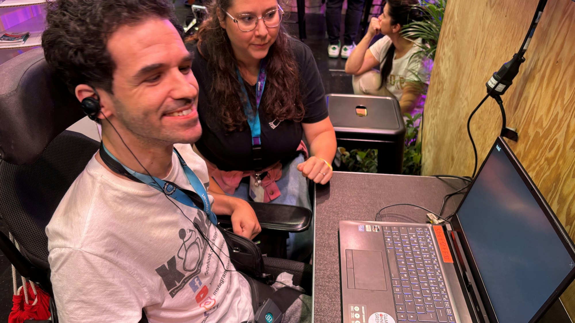 Gamescom: Student Konstantin bedient ein Spiel mit seinen Pupillen