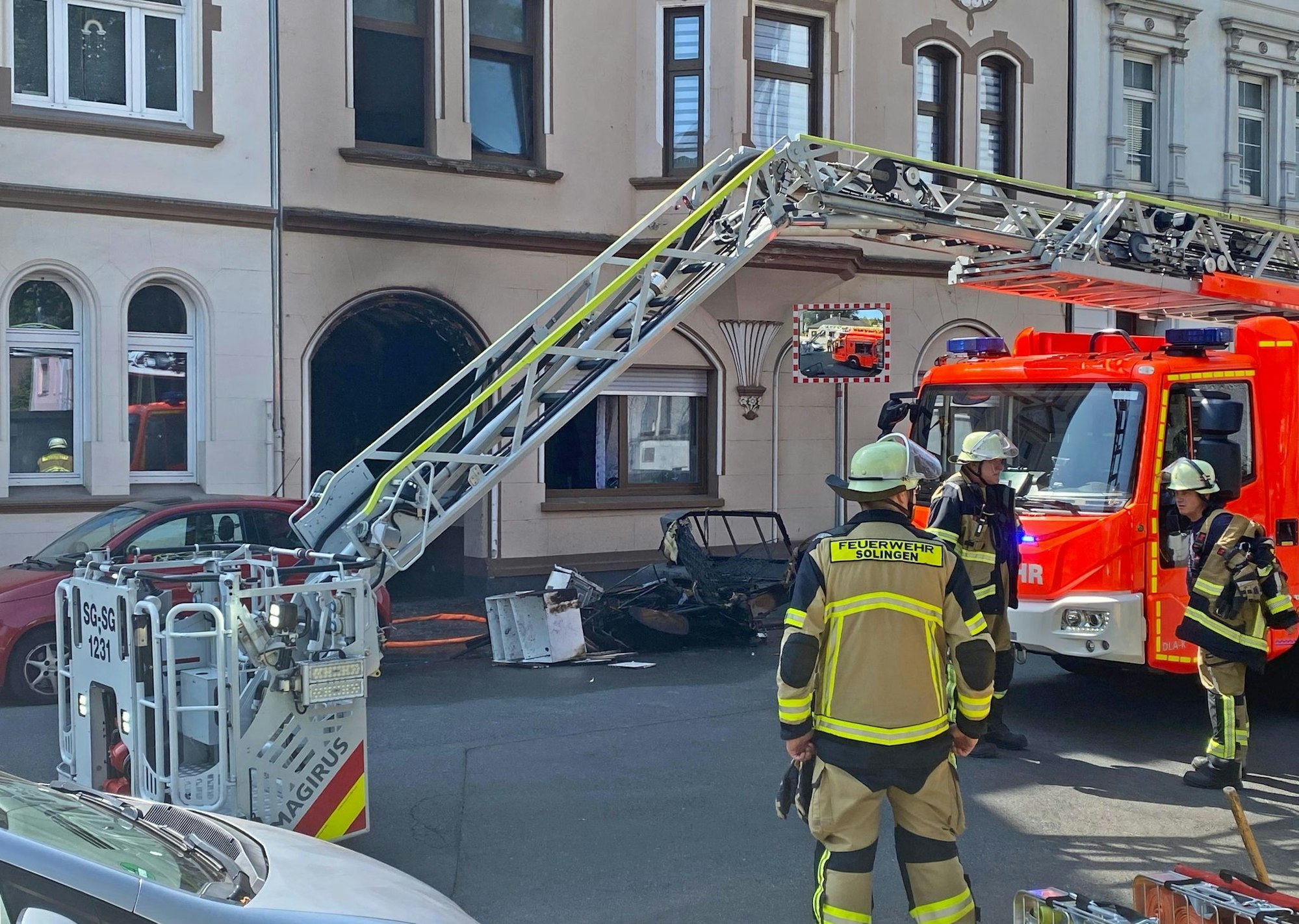 Die Ursache für das Feuer in Solingen ist weiter unklar.