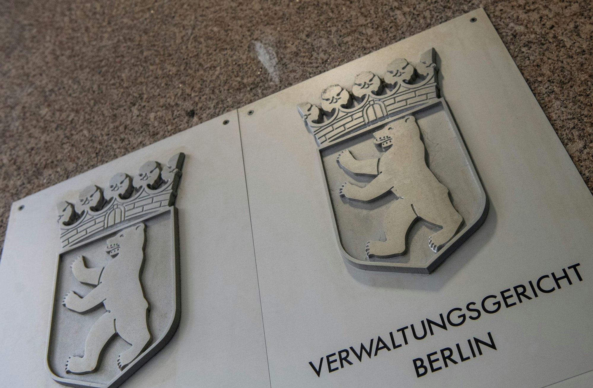Das Verwaltungsgericht Berlin droht der Bundesregierung ein Zwangsgeld an. Sie müsse zeitnah über den Antrag einer afghanischen Familie entscheiden. (Symbolbild)