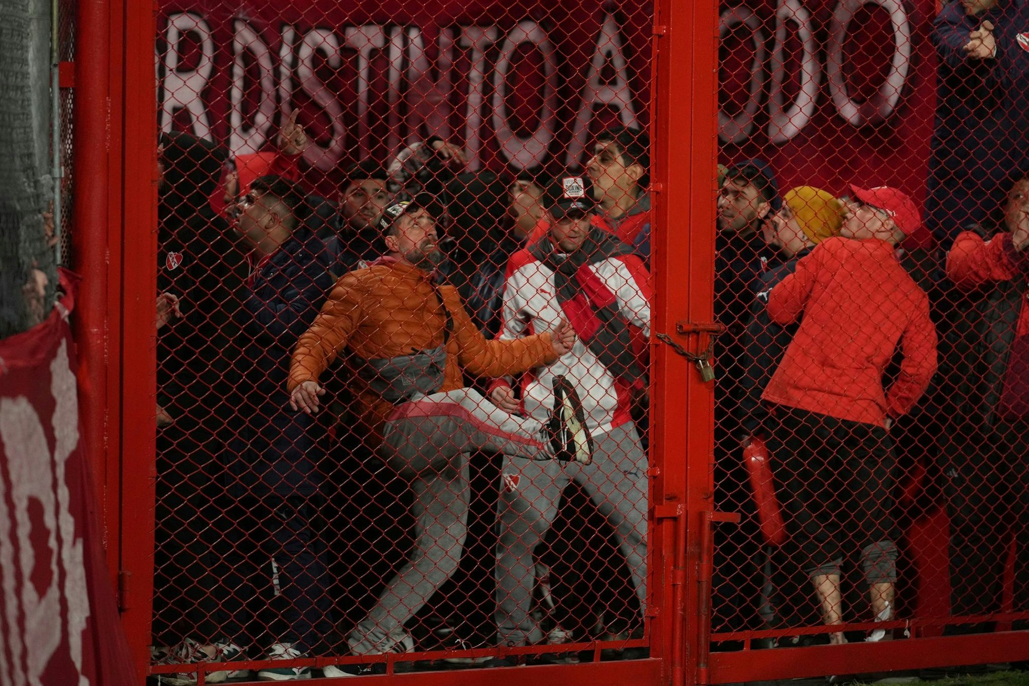 Wütende Fans: Bei der Copa Sudamericana kam es zu Auseinandersetzungen.
