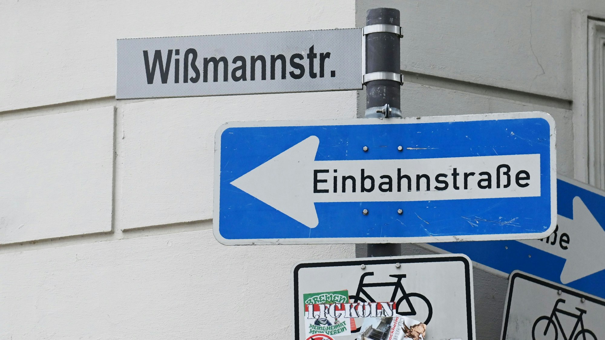 Sollte die Bezirksvertretung am 8. September zustimmen, werden hier bald zwei Straßenschilder hängen – zumindest für ein Jahr, denn so lange dauert die sogenannte Übergangsfrist in Köln. (Archivbild)