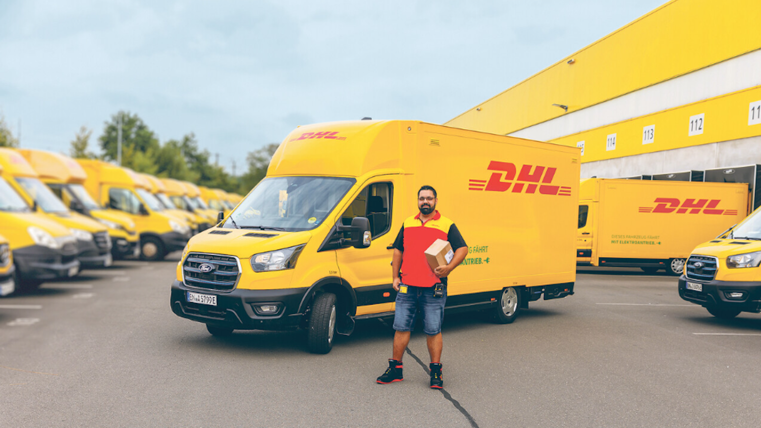 DHL Ford Transit mit Elektro-Antrieb.