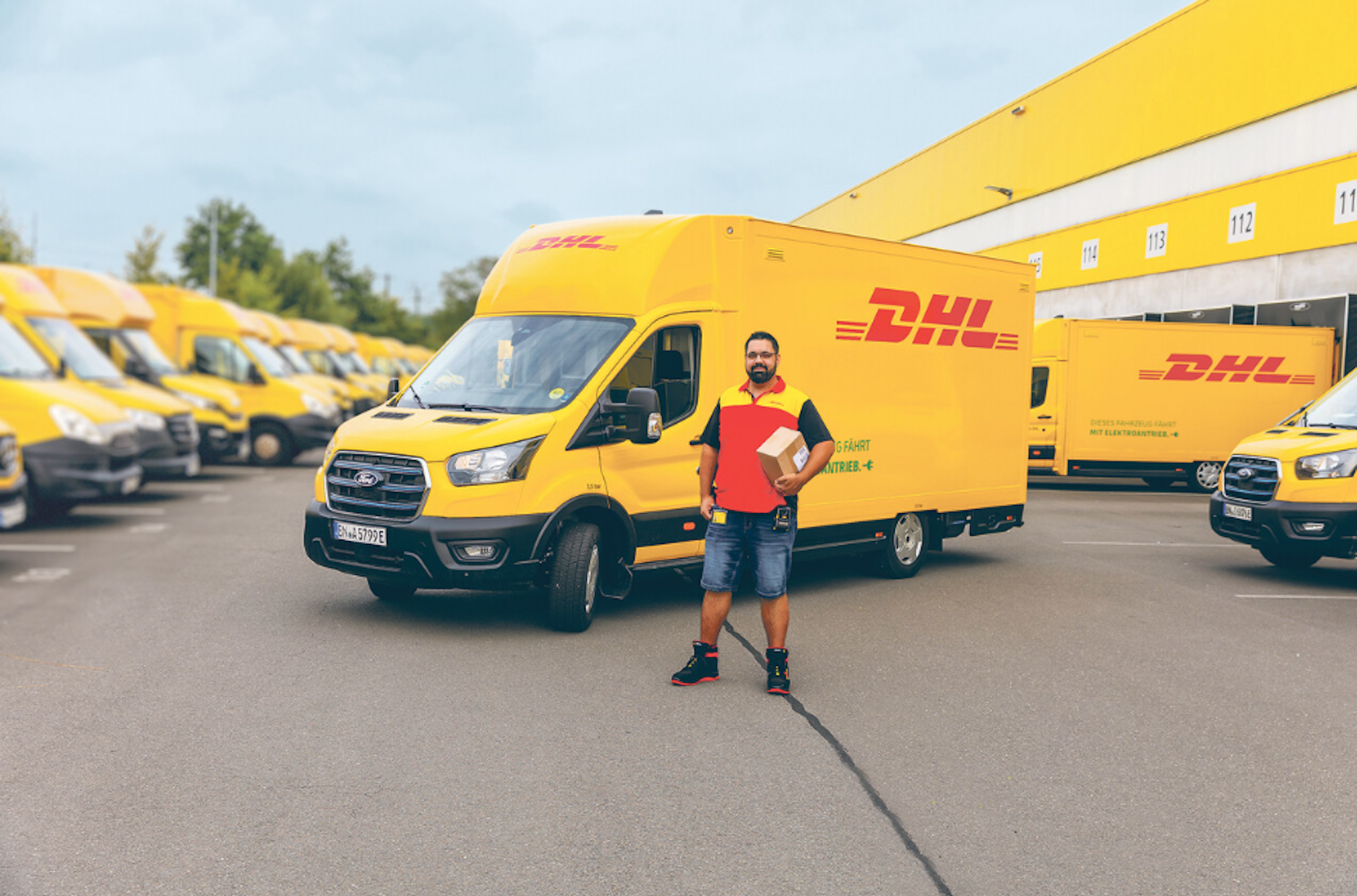 DHL Ford Transit mit Elektro-Antrieb.
