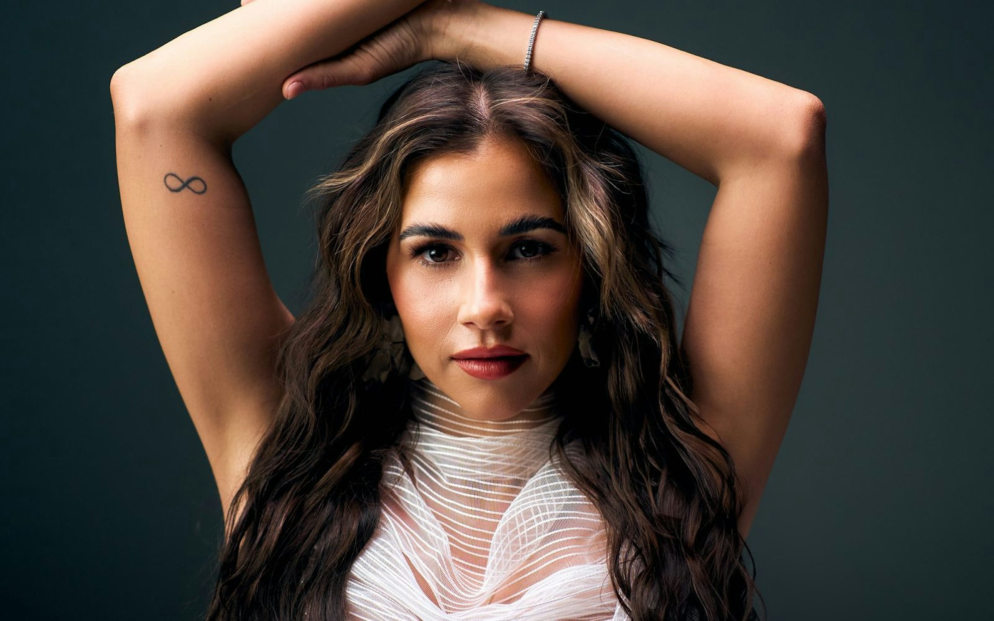 Stark, selbstbewusst - und auch auf Englisch: Sarah Engels kehrt mit ihrem neuen Album „Strong Girls Club“ zurück zu ihren Wurzeln. (Bild: Marcel Brell)