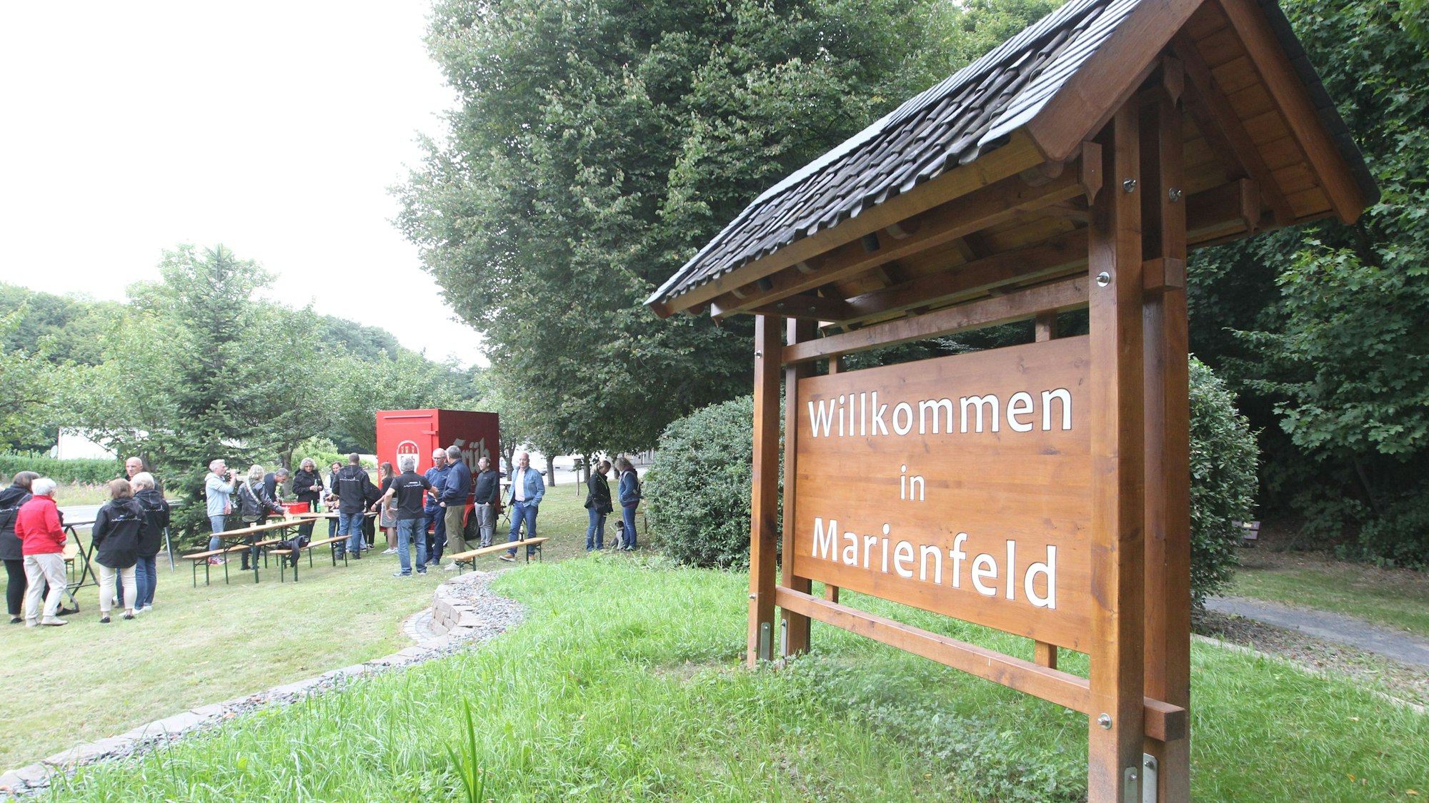 Zur offiziellen Einweihung trafen sich die Mitglieder und Freunde des Ortsvereins.