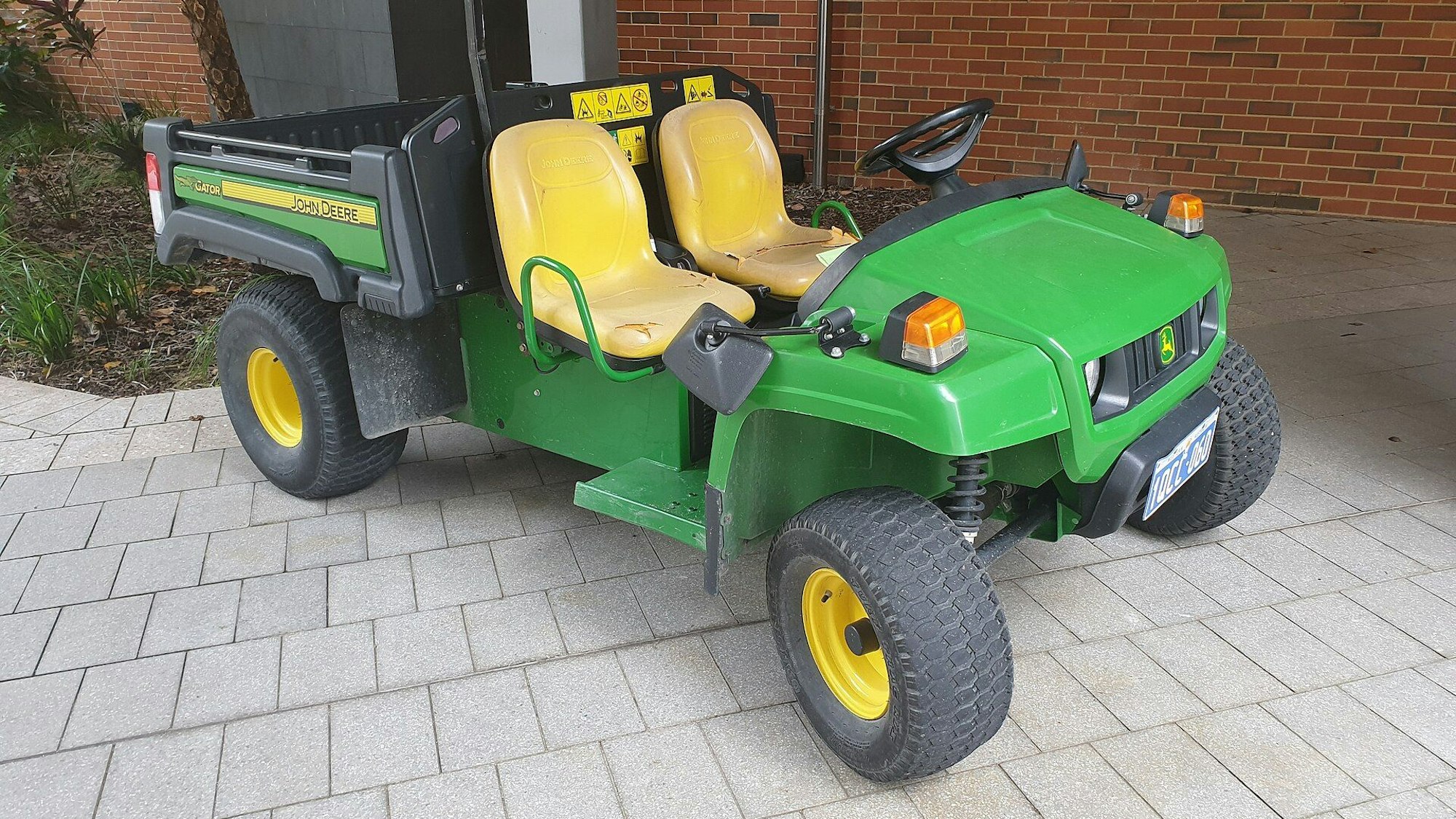 Mit dem Spezialfahrzeug könnte die 91-Jährige durch den Wald gefahren werden.