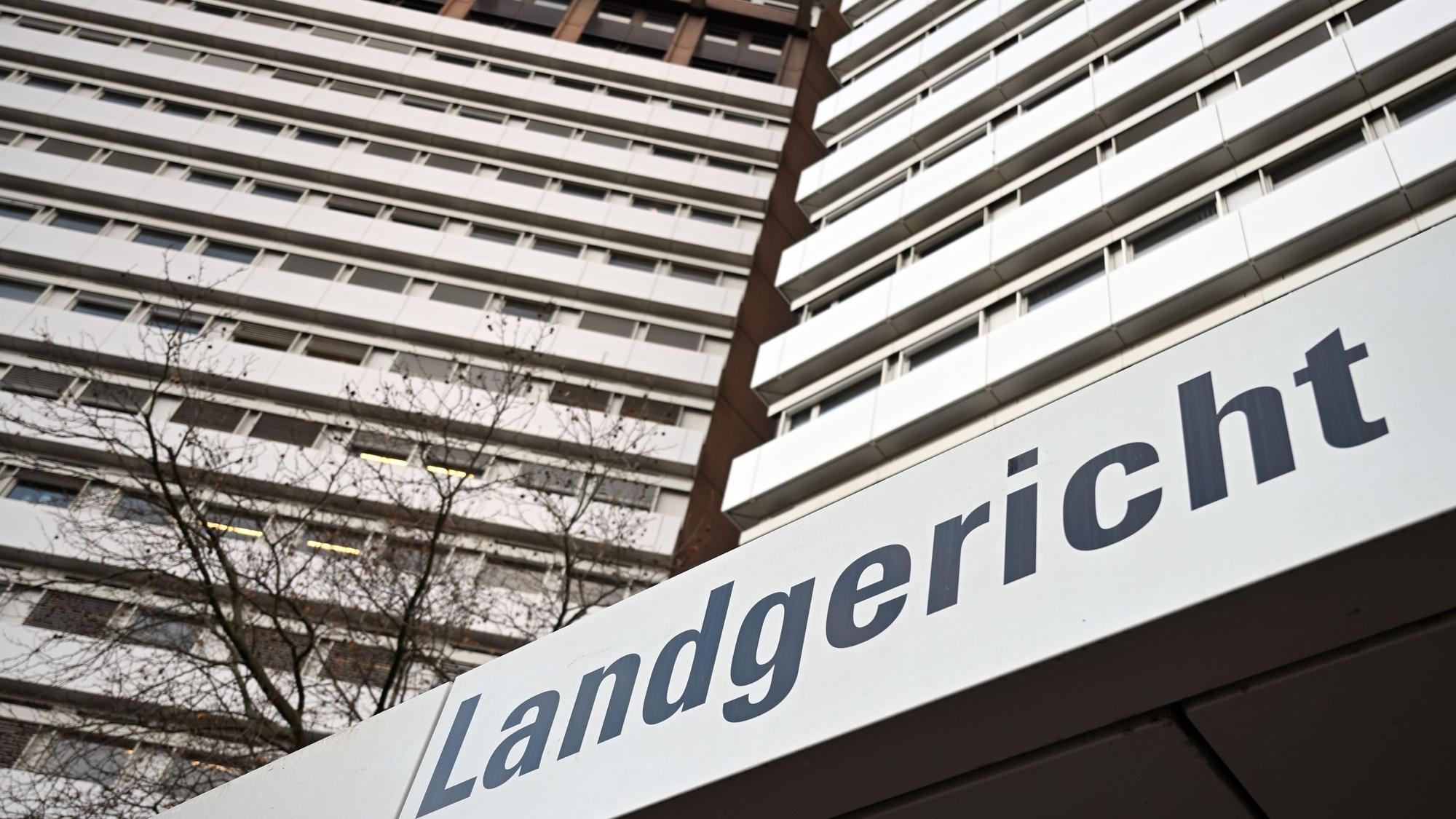 Das Schild des Landgerichts Köln.