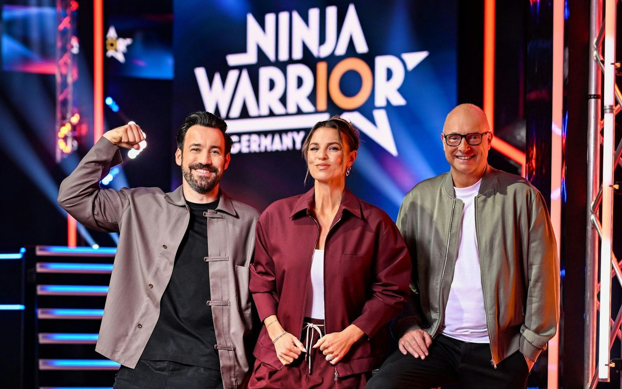 Im September startet die 10. Staffel der RTL-Parkour-Show „Ninja Warrior“. Für Kommentator Frank Buschmann (rechts) wird es die letzte Staffel sein. (Bild: RTL / Markus Hertrich)