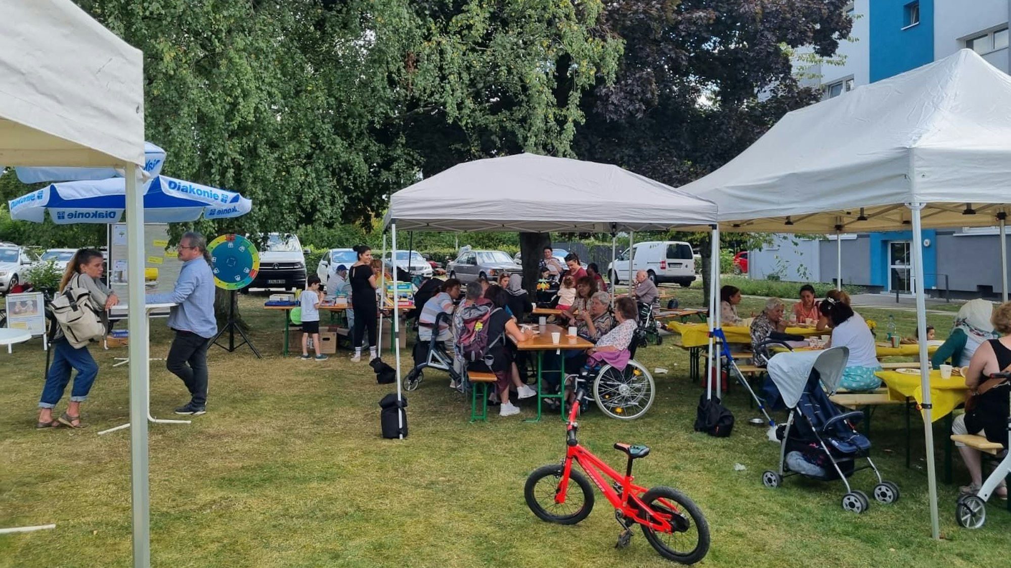 In Alkenrath feiert die Nachbarschaft gemeinsam ein Sommerfest.