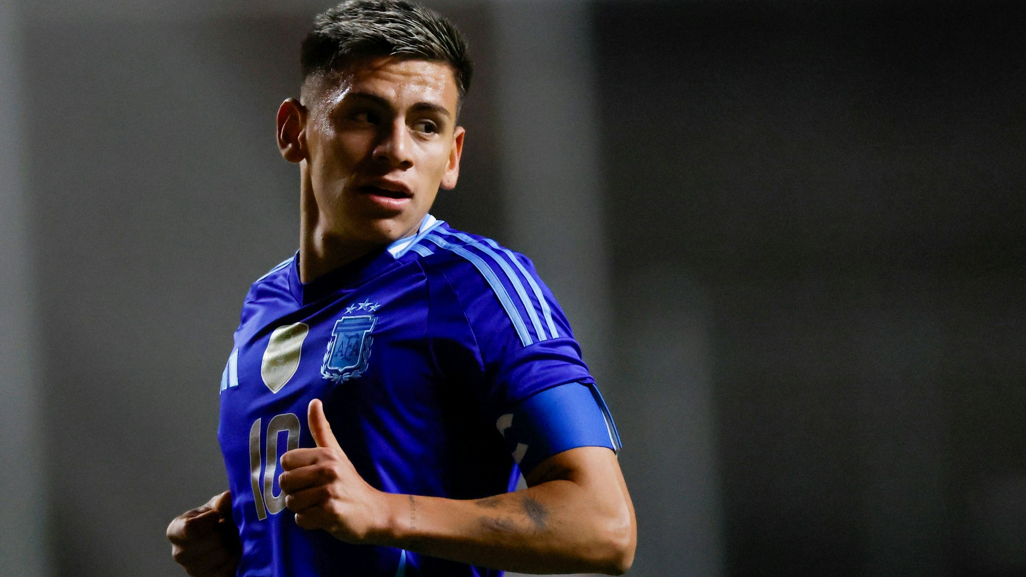 Claudio Echeverri, hier als Kapitän der argentinischen U20-Nationalmannschaft