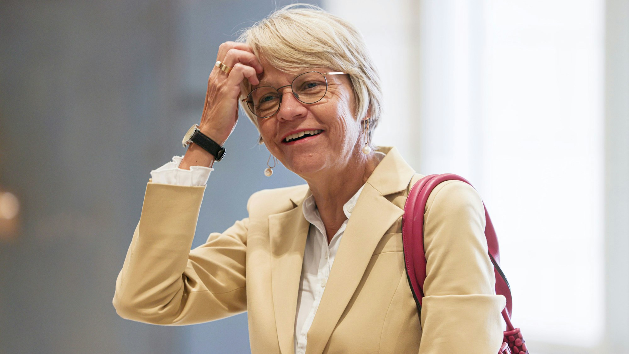Dorothee Feller (CDU), Bildungsministerin in Nordrhein-Westfalen, kommt zur Pressekonferenz zum Schuljahresauftakt 2025/26.
