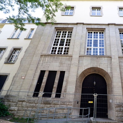 06.06.2024, Köln: Außenansicht der ehemaligen Oberfinanzdirektion und Generalzolldirektion an der Riehler Straße. In den Gebäuden soll eine Flüchtlingsunterkunft entstehen. Foto: Arton Krasniqi