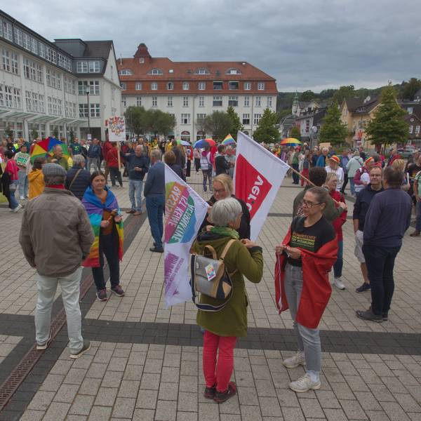 Foto einer Kundgebung auf dem Bergneustädter Rathausplatz