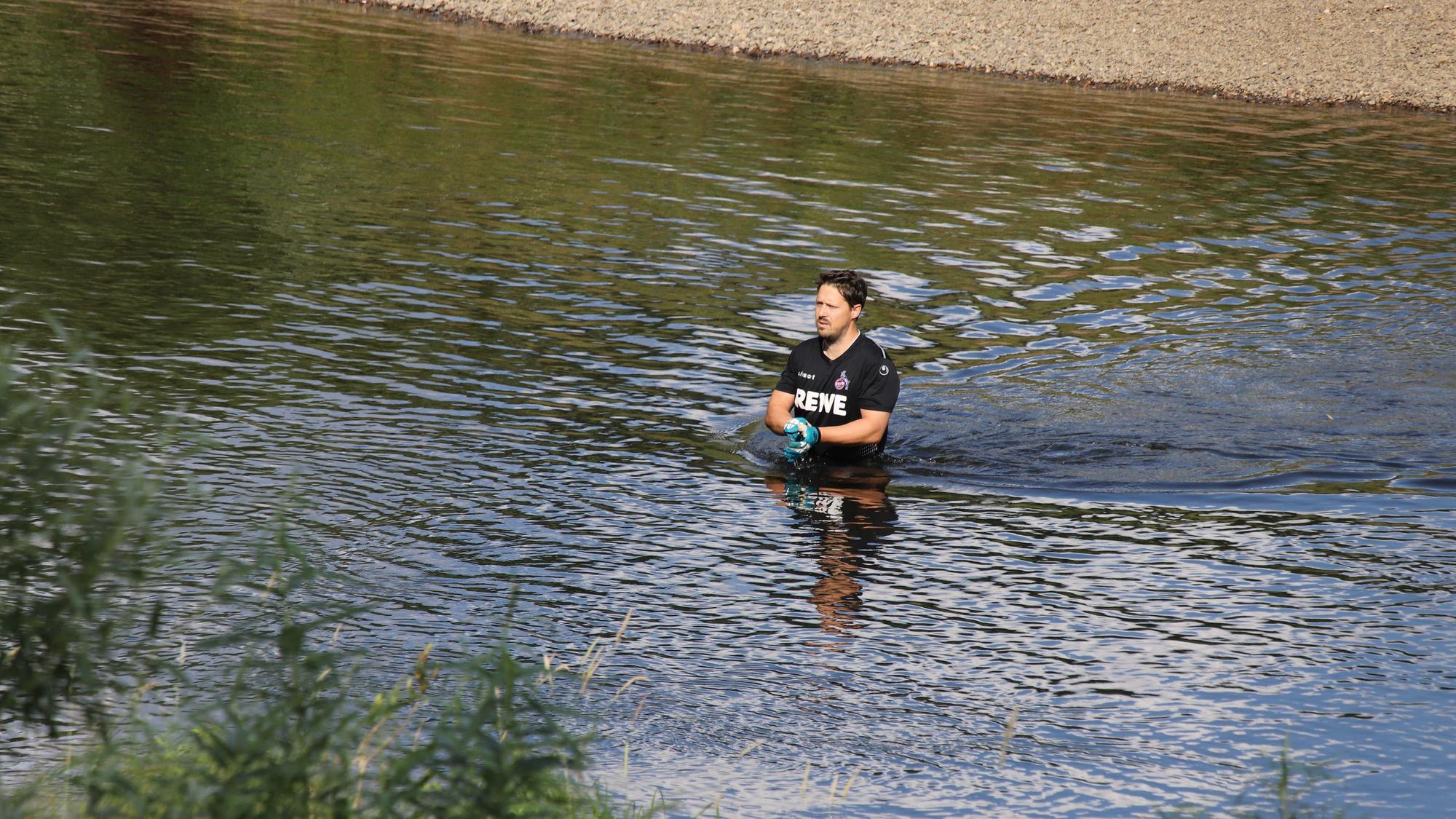 Bei einem Badeunfall in der Sieg bei Eitorf sind zwei Frauen aus dem Fluss gerettet worden.