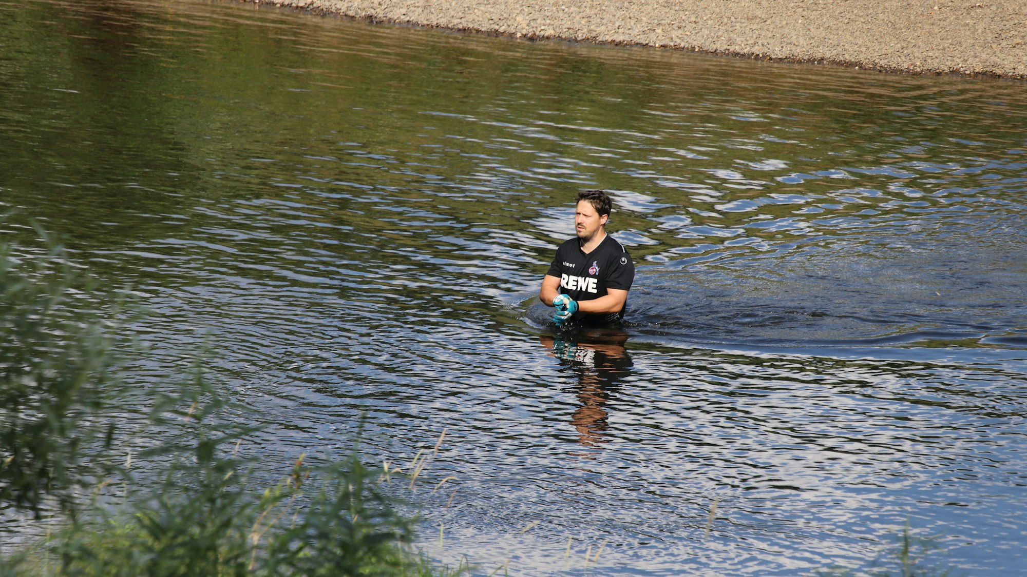 Bei einem Badeunfall in der Sieg bei Eitorf sind zwei Frauen aus dem Fluss gerettet worden.