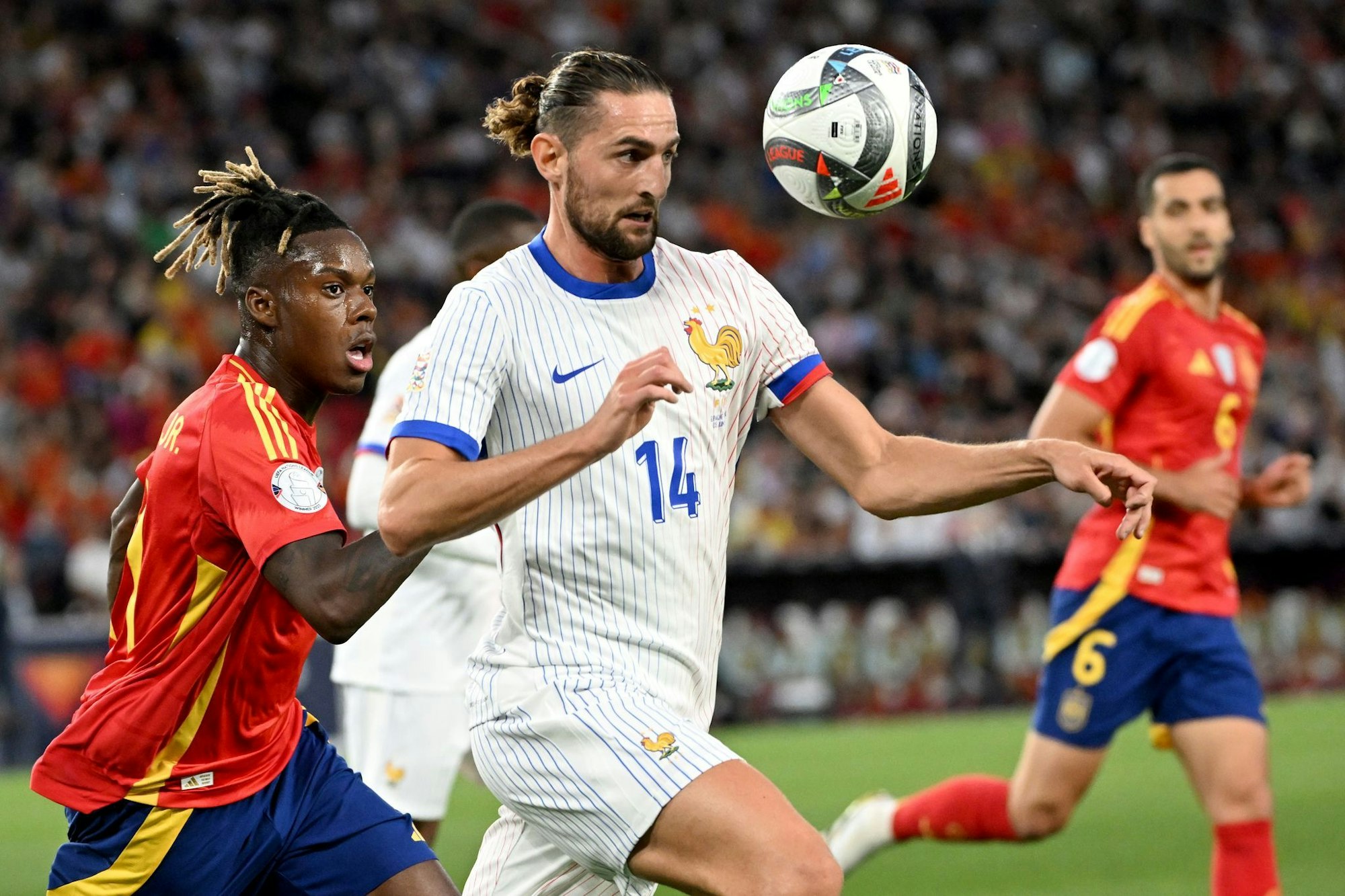 Frankreichs Nationalspieler Adrien Rabiot soll Olympique Marseille nach einer Kabinenschlägerei verlassen. (Archivbild)