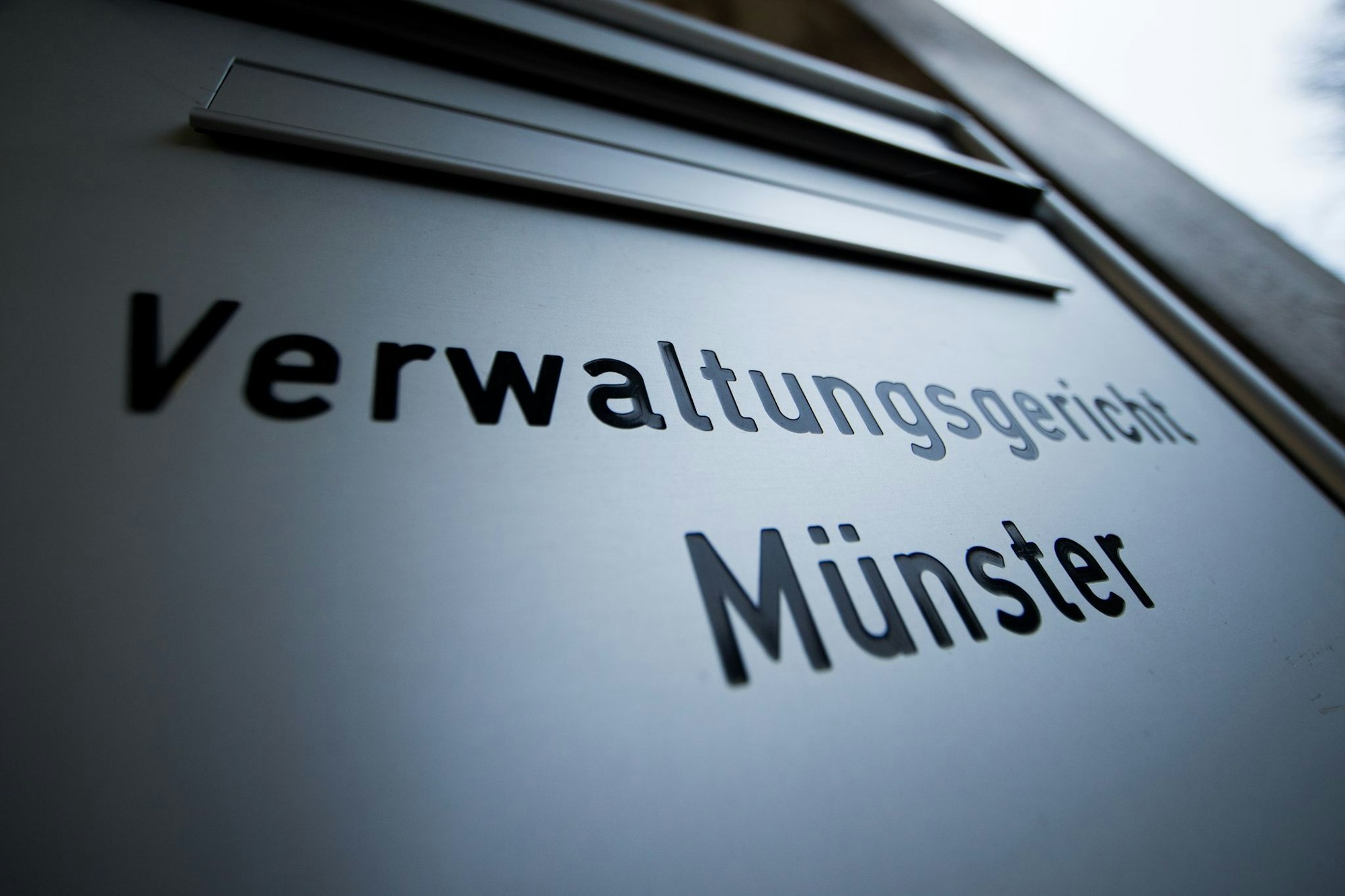 Das Verwaltungsgericht in Münster verhandelt jetzt den Fall eines verurteilten IS-Mitgliedes, dessen Abschiebeverbot widerrufen wurde. (Archivbild)