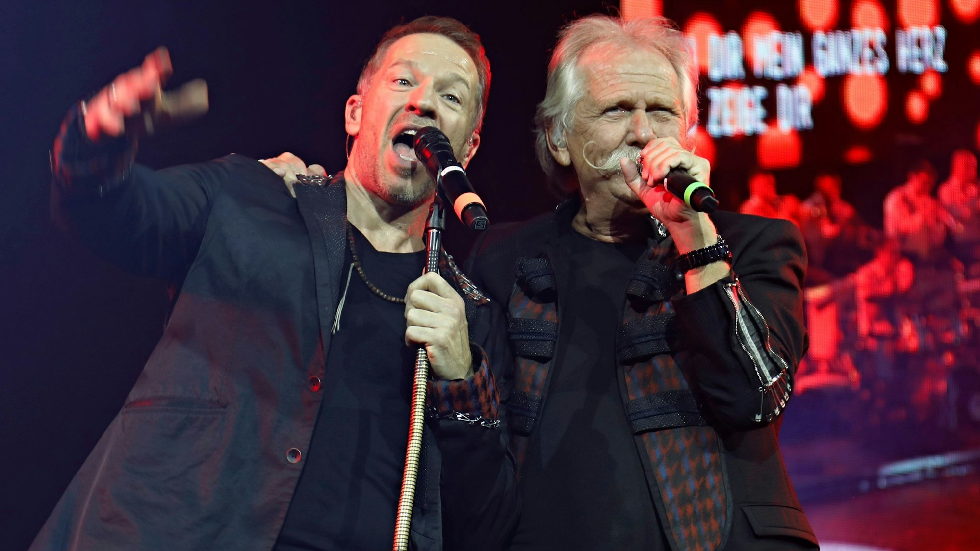 Henning Krautmacher singt mit Patrick Lück.
