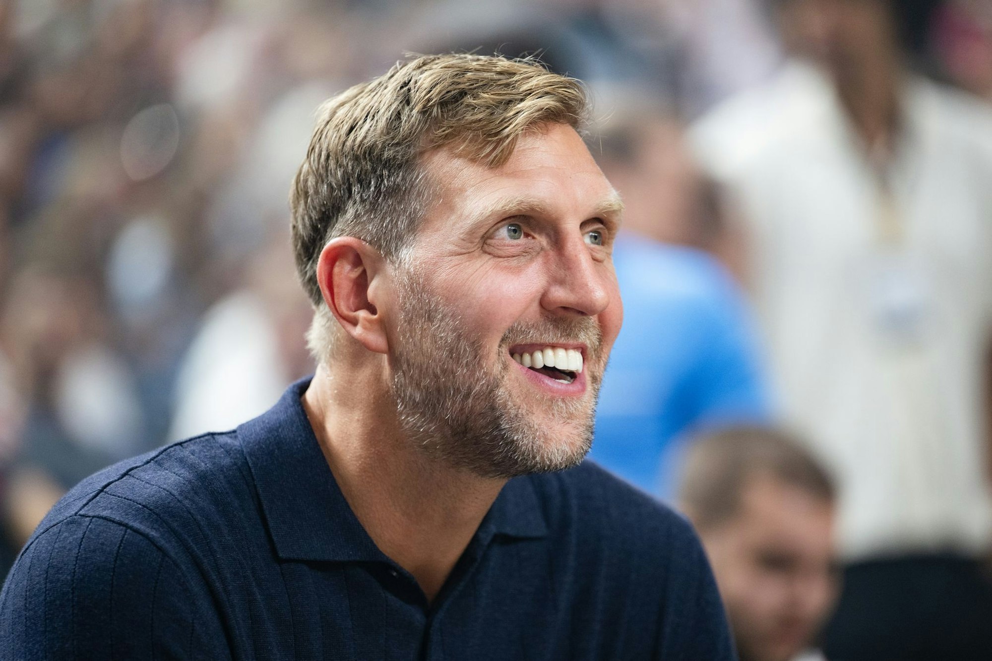 Auf den Zuschauerrängen: Dirk Nowitzki.