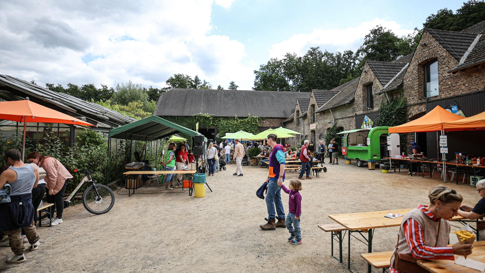 Bei LEVspielt wird am 23. August an drei Orten in Leverkusen gespielt, gebastelt, entdeckt und gestaunt. Eintritt frei – von 11 bis 17 Uhr im Neuland-Park, im Wildpark Reuschenberg und am NaturGut Ophoven.
