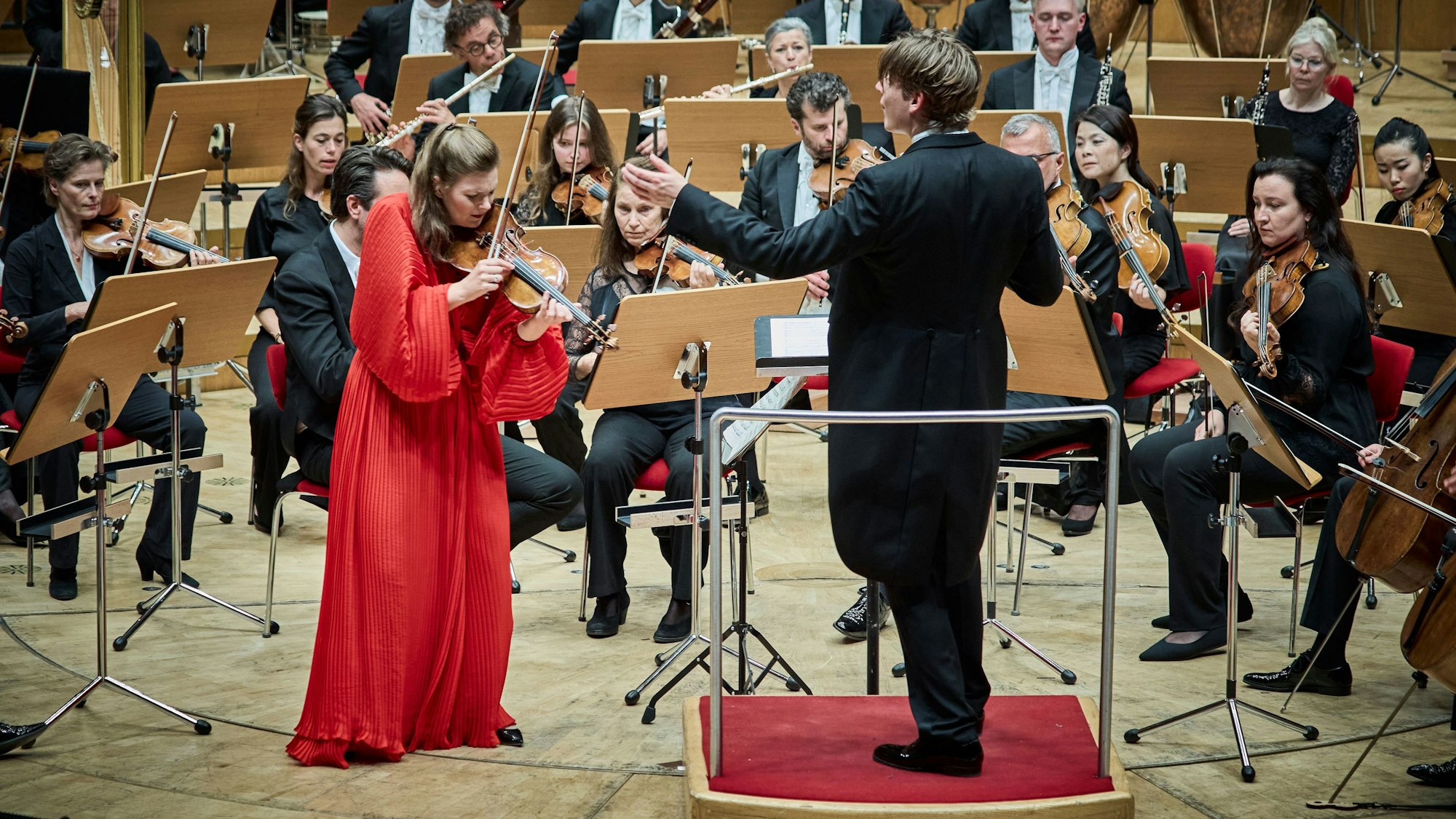 Fotoaufnahmen vom Eröffnungskonzert der neuen Spielzeit mit der neuen Intendantin Ewa Bogusz-Moore und mit dem Concertgebouworkest und Klaus Mäkelä udn Janine Jansen in Köln am 22.08.2025 in Köln