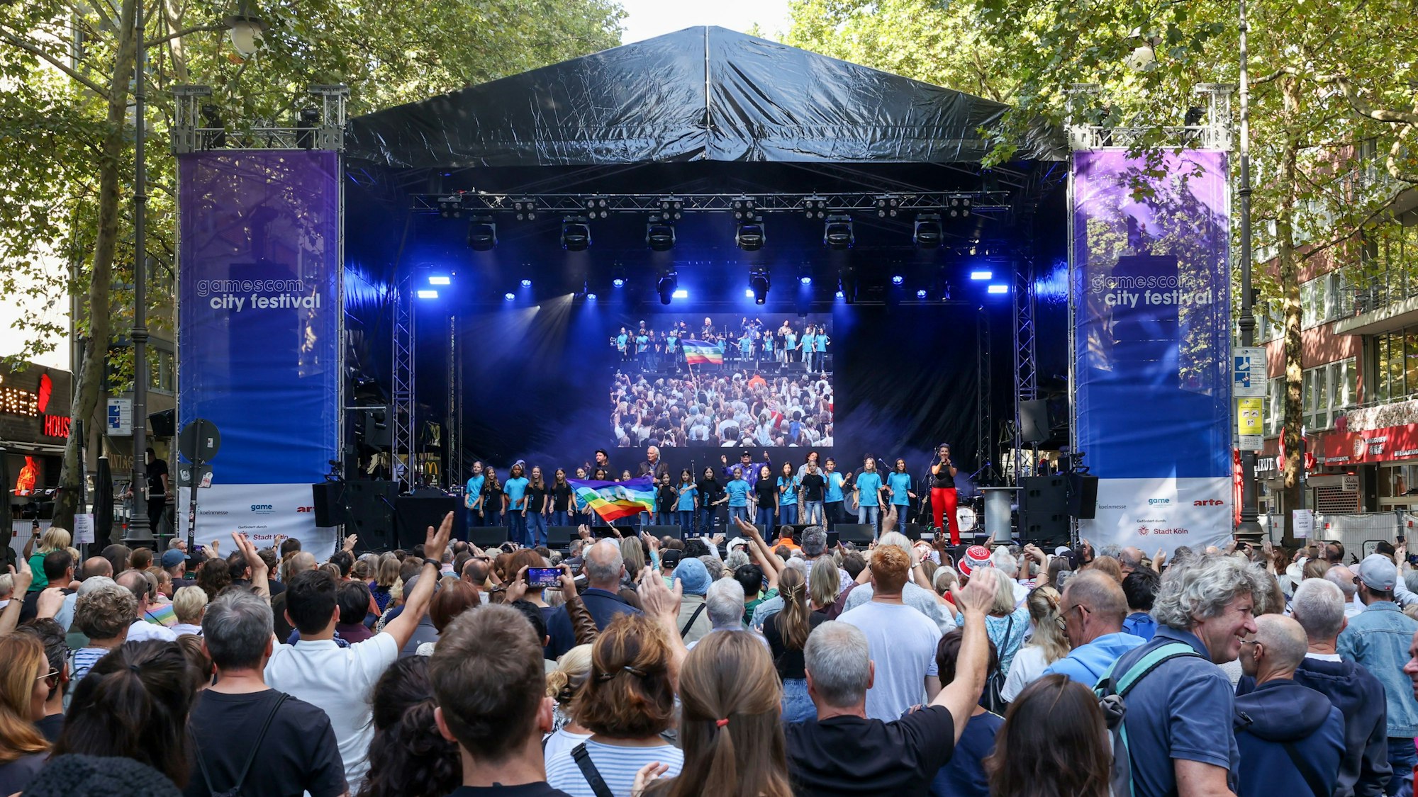 Bei der von Arsch Huh organisierten Kundgebung traten viele Kölner Acts auf.