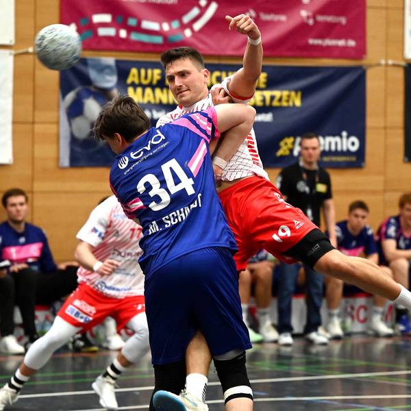 16.08.2025, DHB Pokal Handball-Longerich- Dormagen
Wurf von Lennart Niehaus (Longerich)
Foto: Uli Herhaus