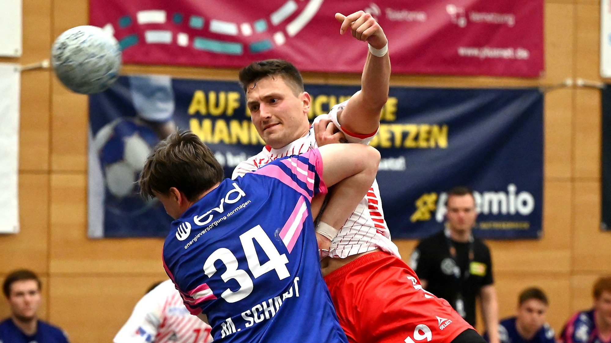 16.08.2025, DHB Pokal Handball-Longerich- Dormagen
Wurf von Lennart Niehaus (Longerich)
Foto: Uli Herhaus