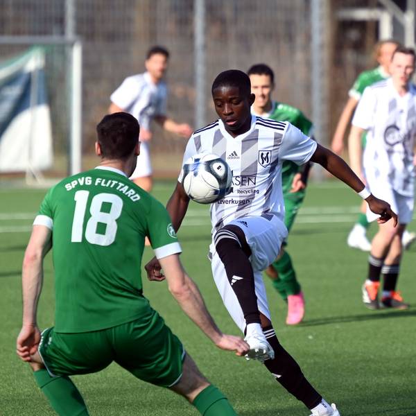 09.03.2025, Fussball-SV Schlebusch-Köln Flittard
rechts: Kevin Kassunga (Schlebusch)
Foto: Uli Herhaus