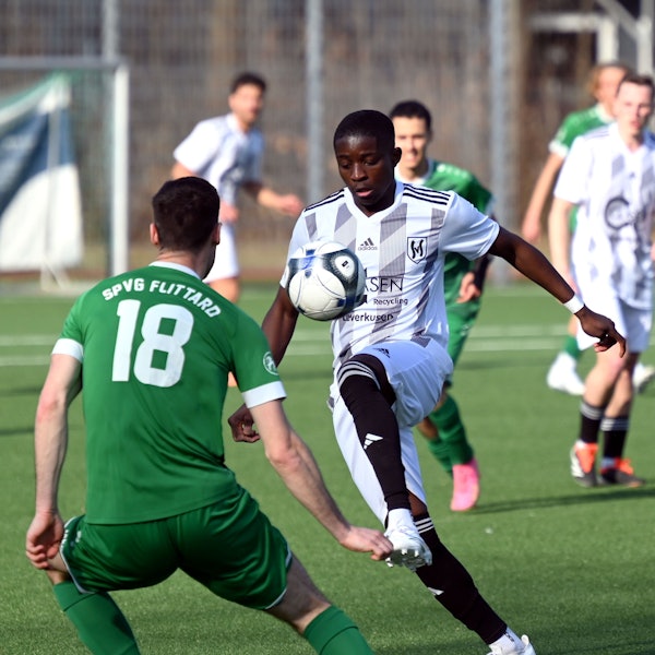 09.03.2025, Fussball-SV Schlebusch-Köln Flittard
rechts: Kevin Kassunga (Schlebusch)
Foto: Uli Herhaus