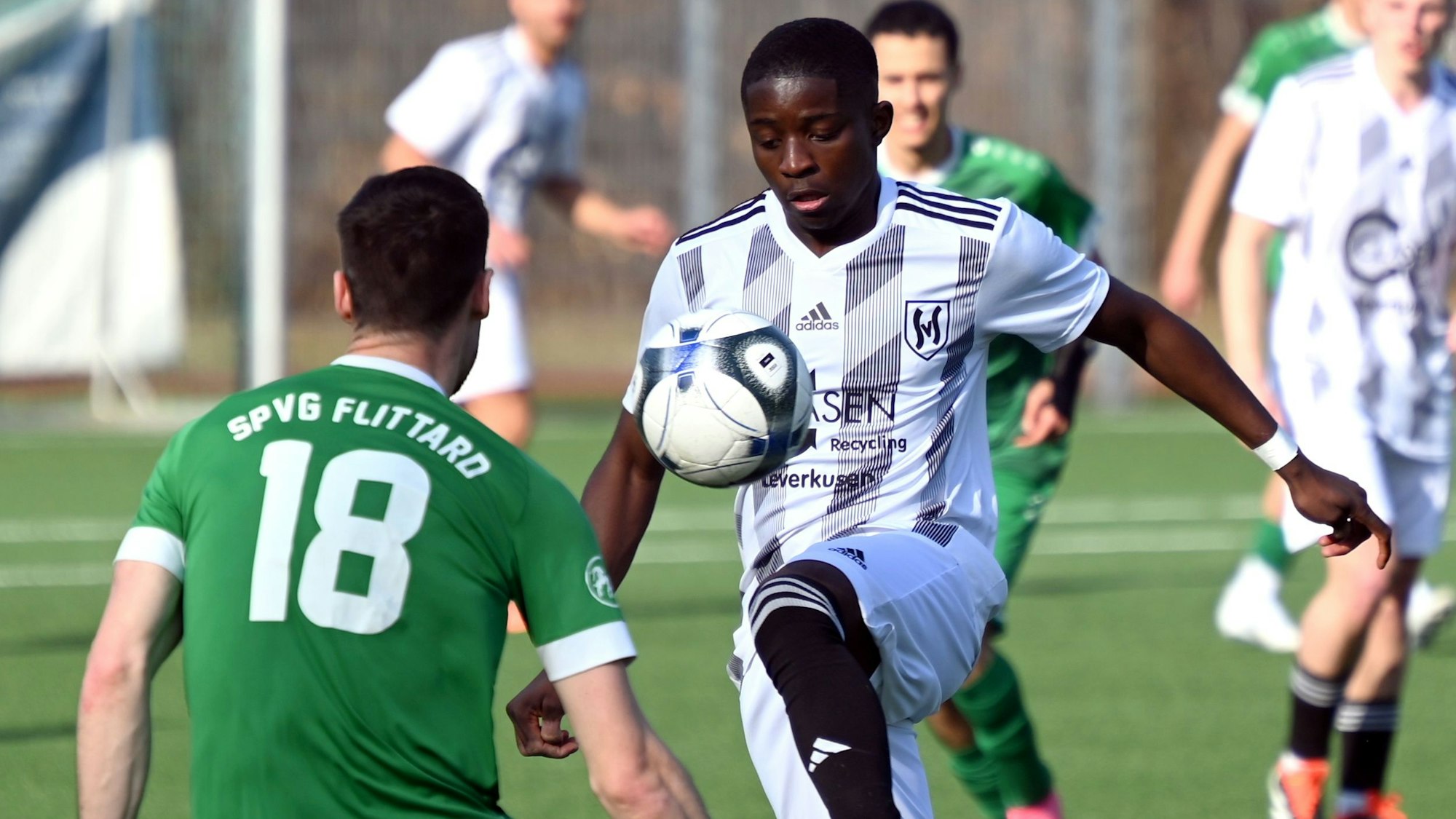 09.03.2025, Fussball-SV Schlebusch-Köln Flittard
rechts: Kevin Kassunga (Schlebusch)
Foto: Uli Herhaus