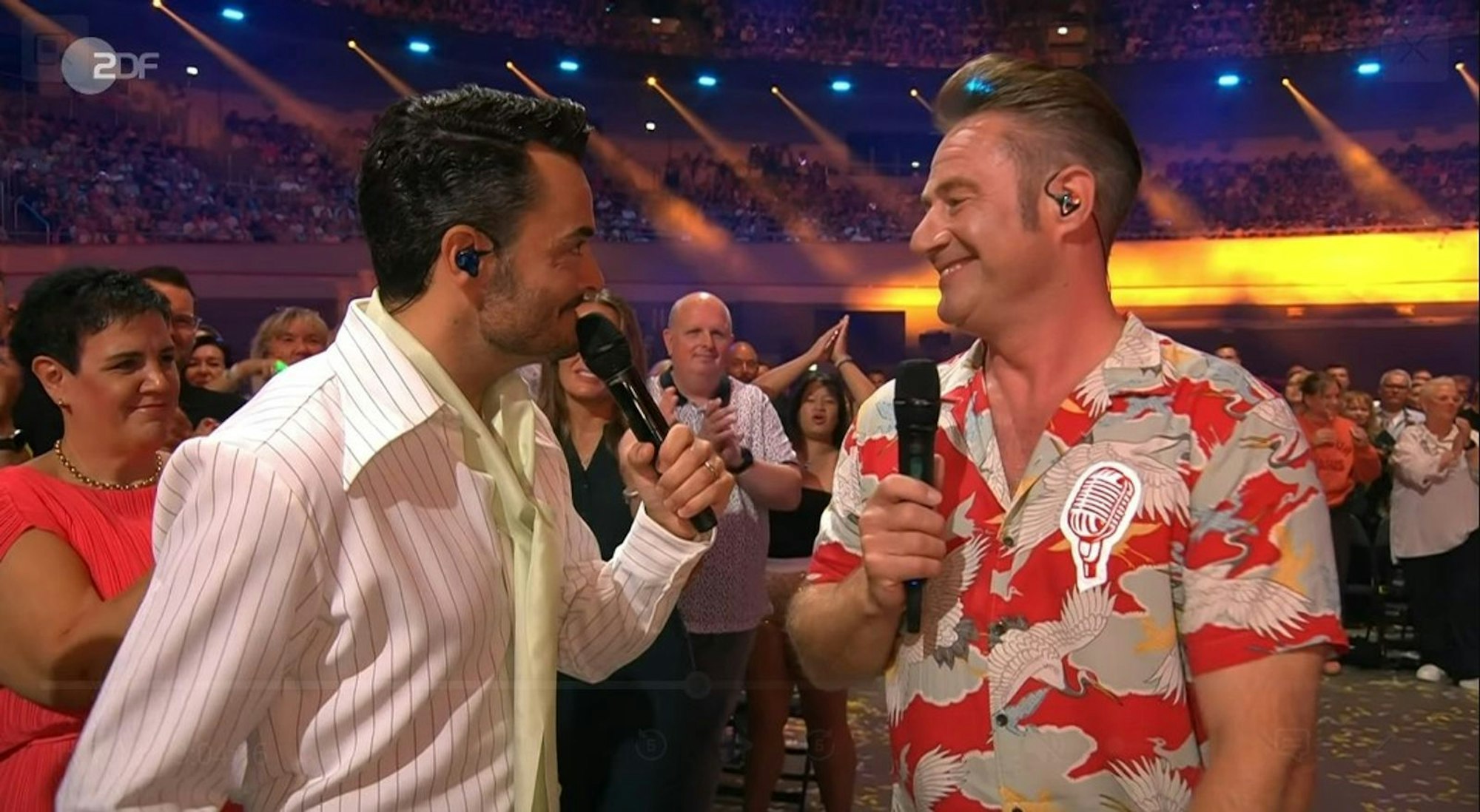Einer von vielen Höhepunkten der „Giovanni Zarrela Show“: Das strahlende Bühnencomeback von Rockabilly-Legende Dick Brave (rechts). (Bild: ZDF)