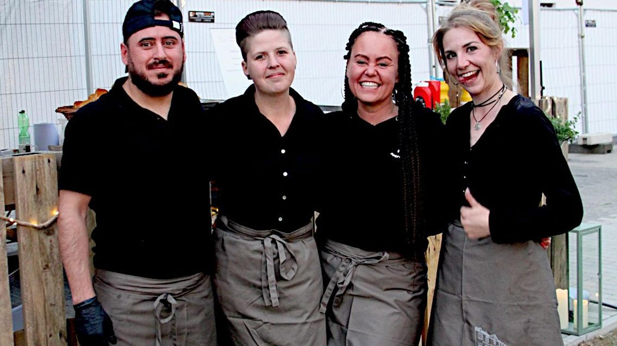 Das Bild zeigt die Crew vom Brauhaus in Kreuzweingarten.