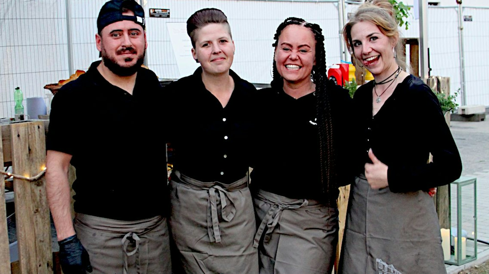 Das Bild zeigt die Crew vom Brauhaus in Kreuzweingarten.