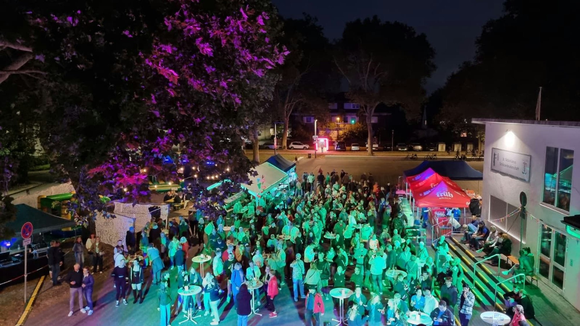 Blick auf den Hitdorfer Kirmesplatz beim Fest