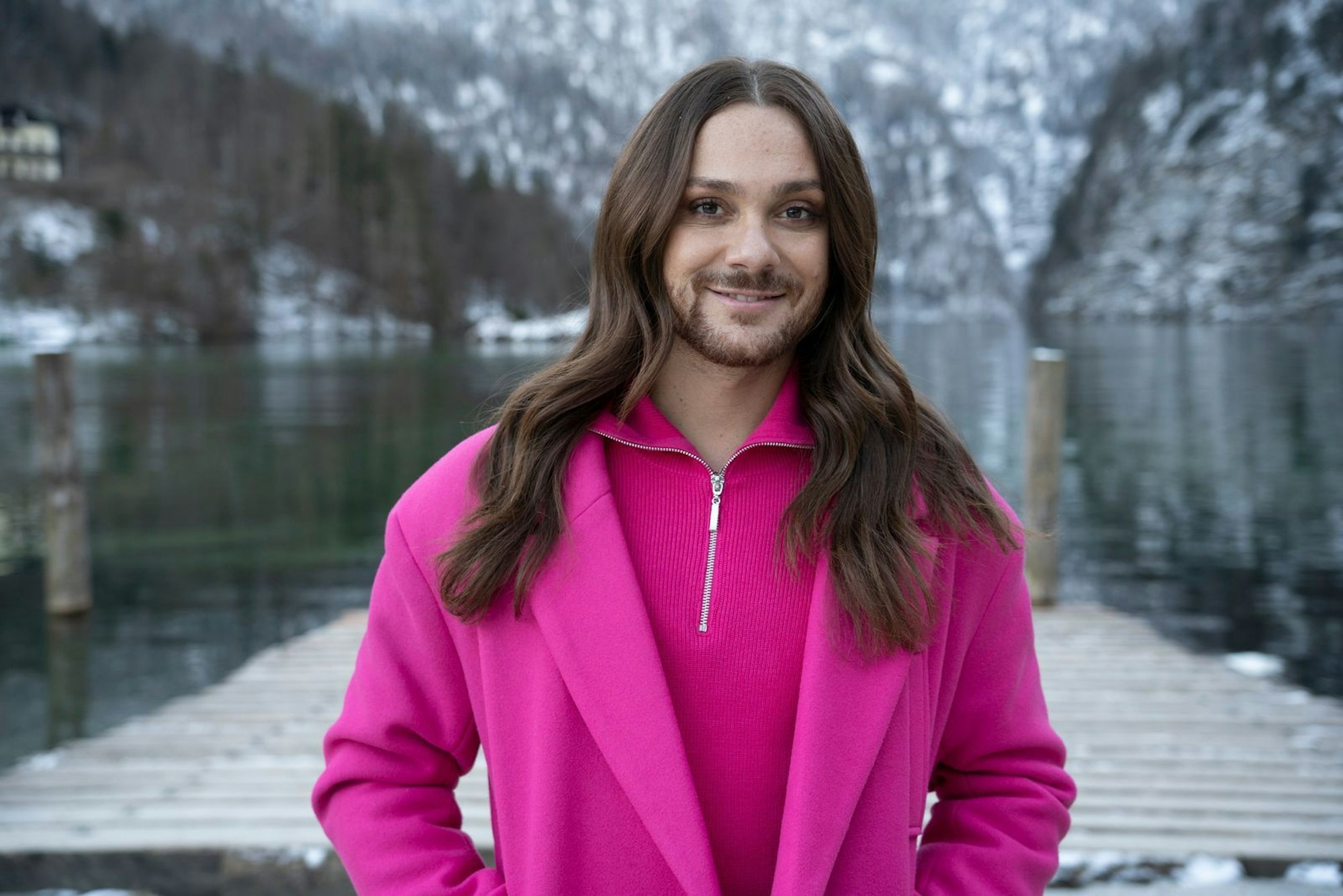 Influencer und Moderator Riccardo Simonetti (Bild) hält Lana Kaisers Lebensweg für „eine Empowerment-Geschichte“. (Bild: BR/Gebrüder Beetz Filmproduktion/Alexander Vexler)