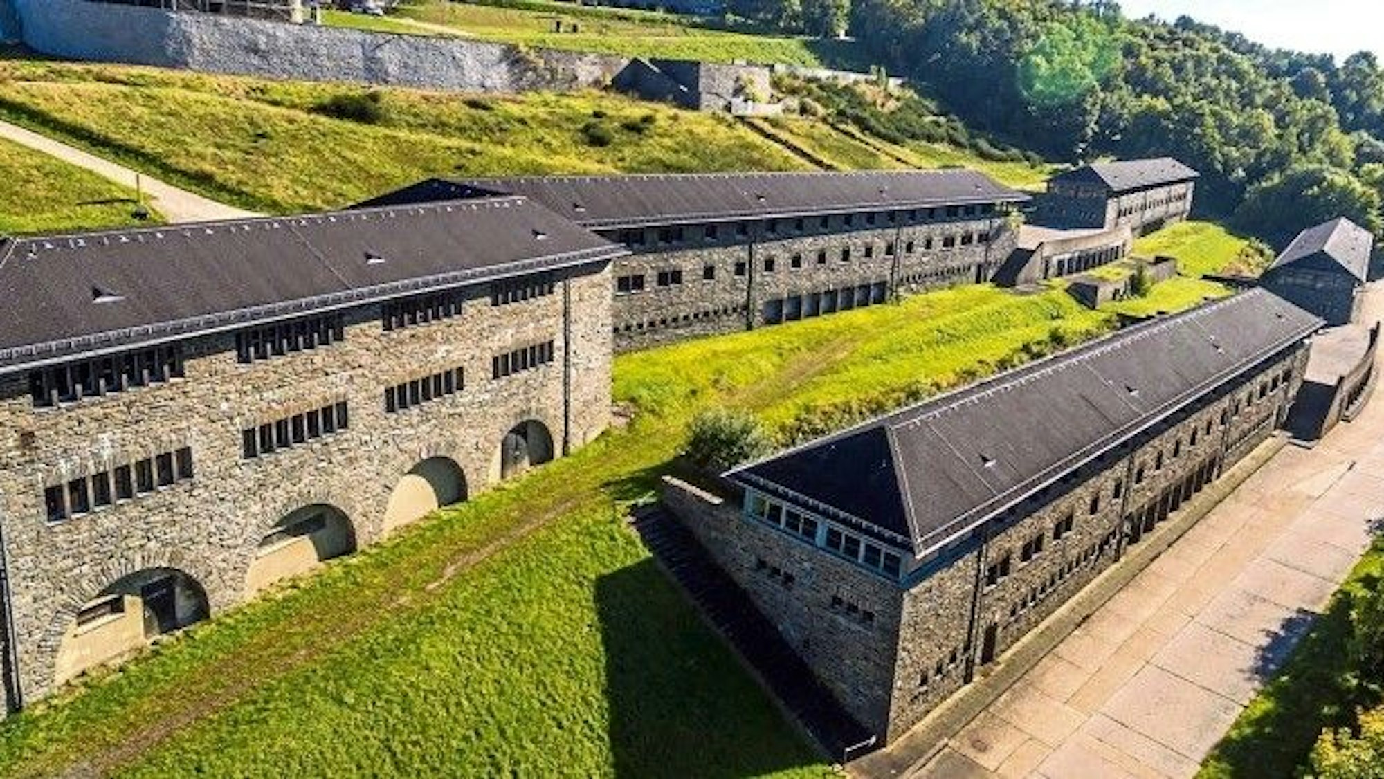 Blick auf die Hundertschaftshäuser in Vogelsang.
