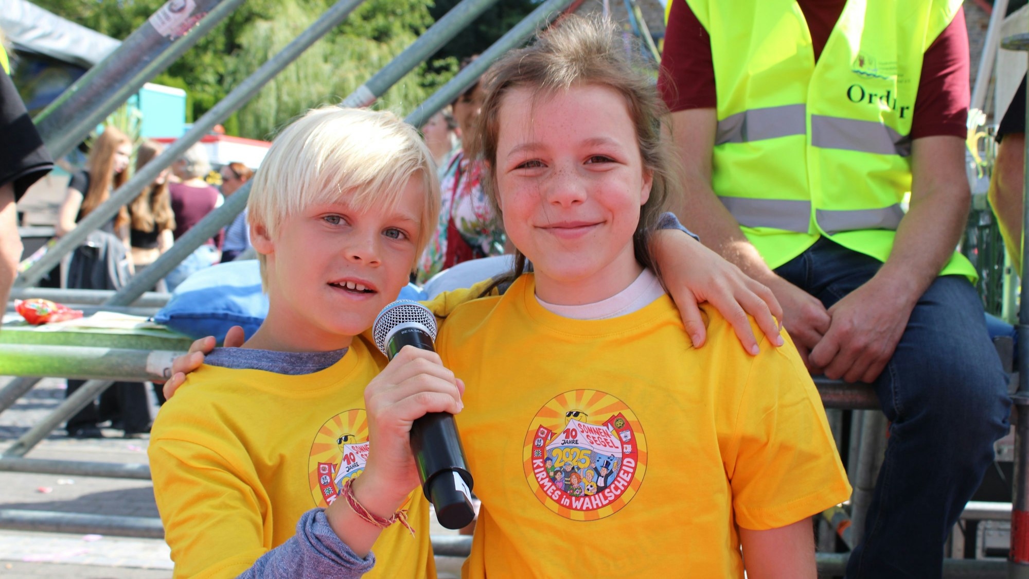 Wahlscheider Kirmes 2025 - Kinderreporter*innen Jona (9) und Clara (9)